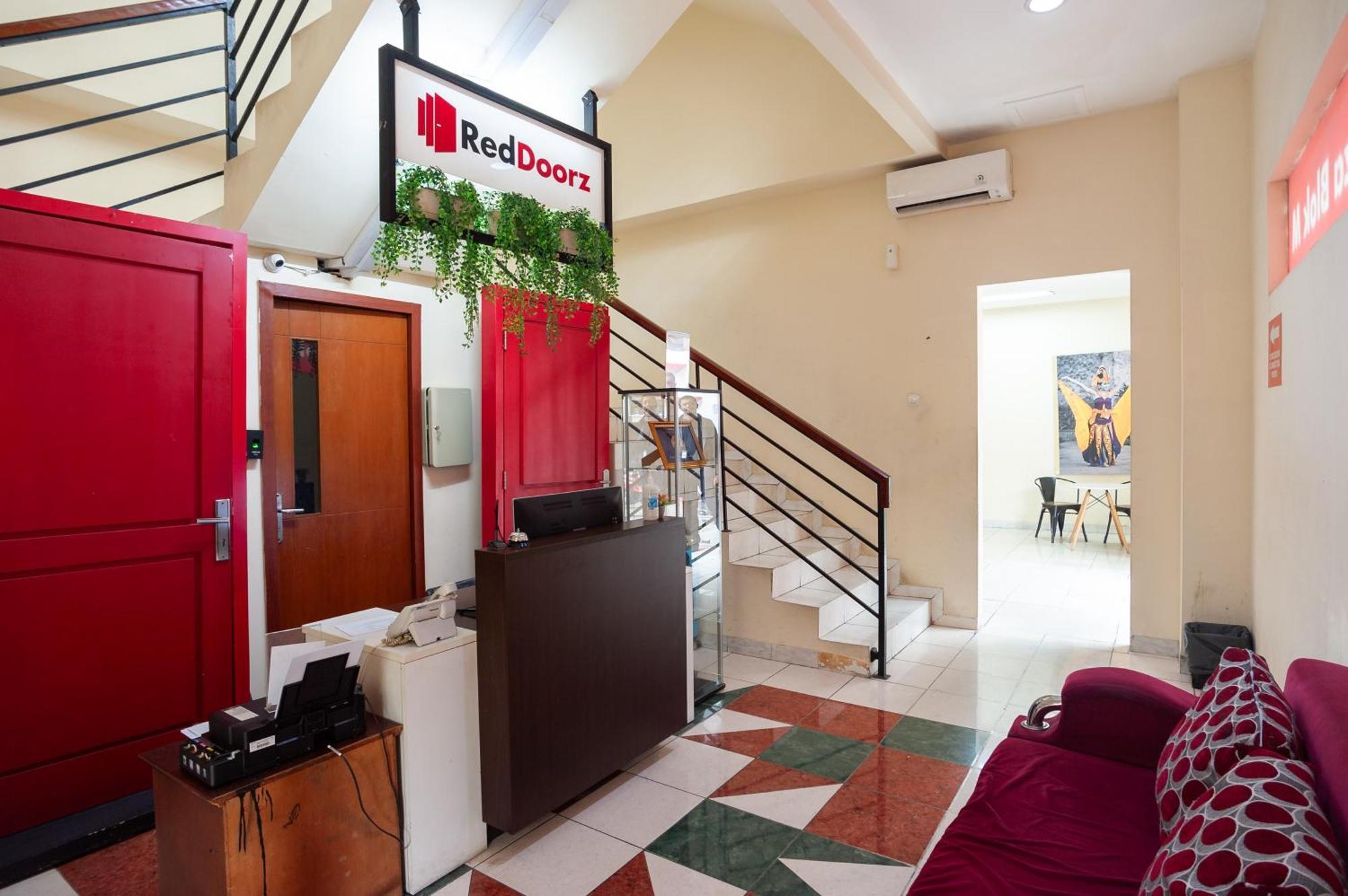 ג'קרטה Reddoorz Plus Near Plaza Blok M מראה חיצוני תמונה