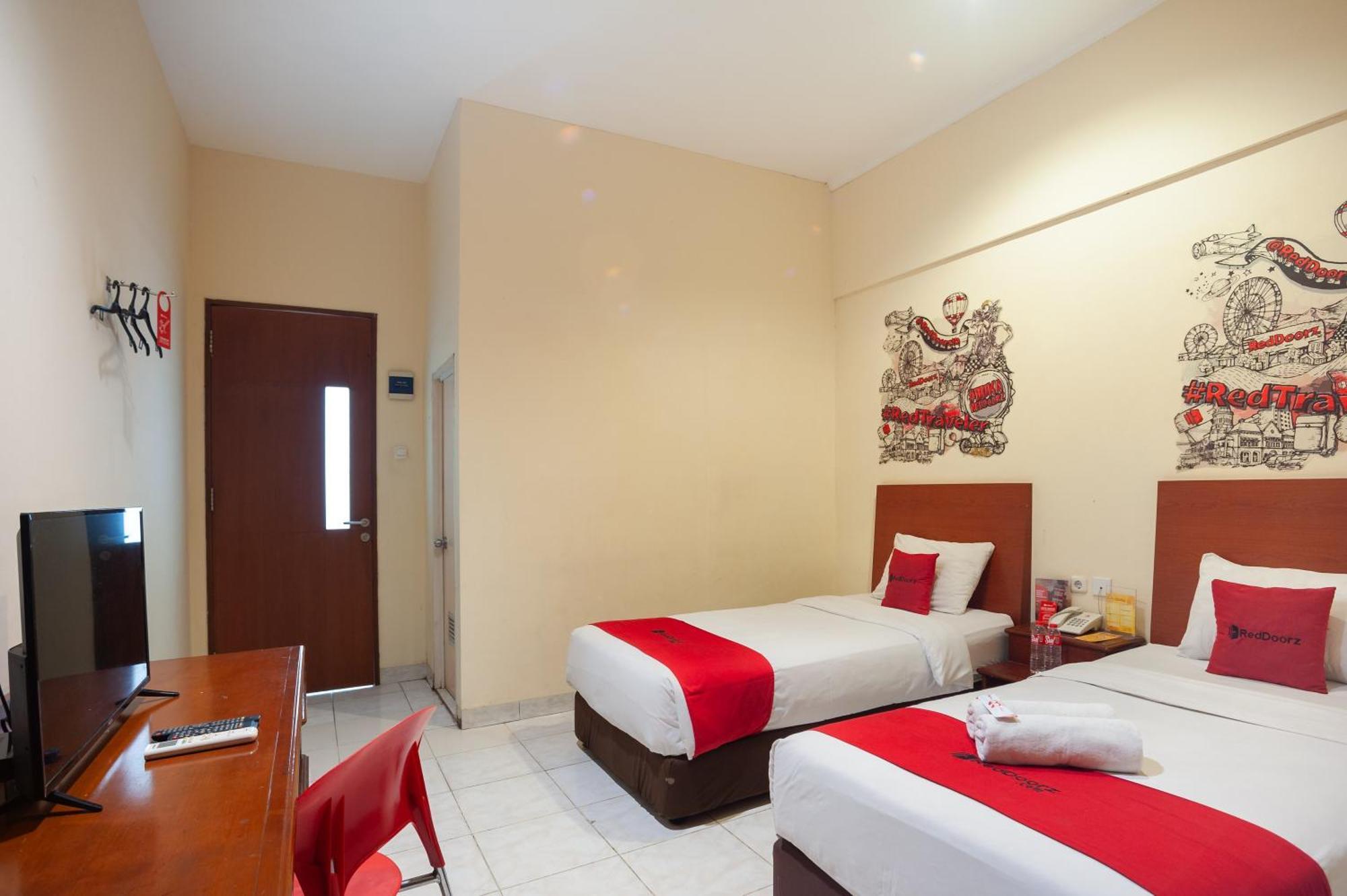 ג'קרטה Reddoorz Plus Near Plaza Blok M מראה חיצוני תמונה