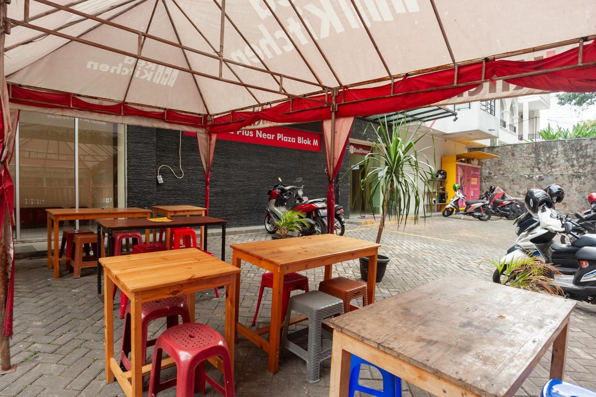 ג'קרטה Reddoorz Plus Near Plaza Blok M מראה חיצוני תמונה